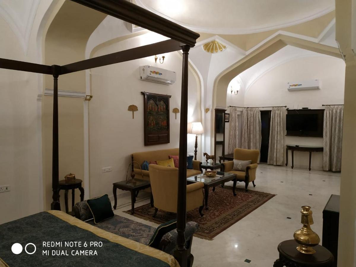 Mpt Sheesh Mahal, Orchha Hotel Exterior foto